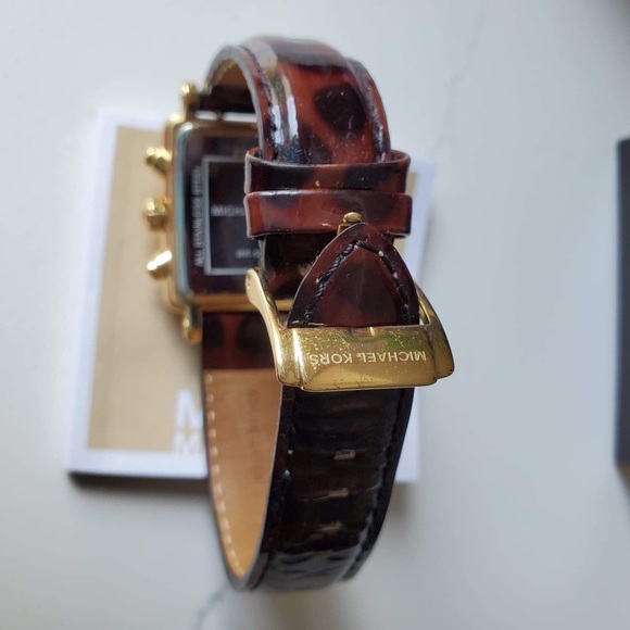 ❌❌ SOLD ❌❌ ORIGINAL* Michael Kors Watch. Mother of pearl dial. - Picture 3 of 5